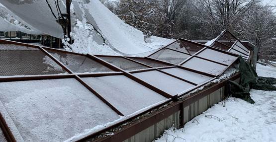 GaiaZOO - Schade aan voliere door sneeuwval 2