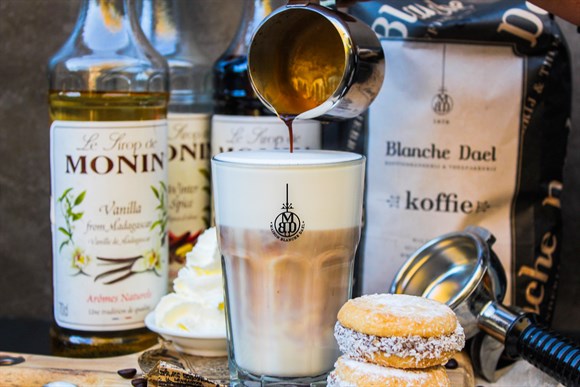 Latte Special Met Alfajores